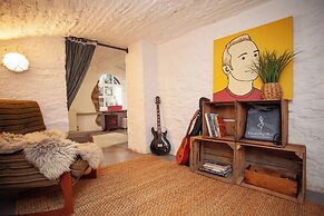 Higgihaus Apt1 36 37 Royal York Cres