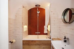 Higgihaus Apt1 36 37 Royal York Cres