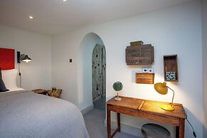 Higgihaus Apt1 36 37 Royal York Cres