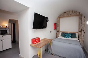 Higgihaus Apt1 36 37 Royal York Cres