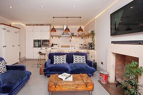 Higgihaus Apt1 36 37 Royal York Cres