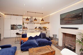 Higgihaus Apt1 36 37 Royal York Cres