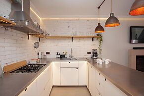 Higgihaus Apt1 36 37 Royal York Cres