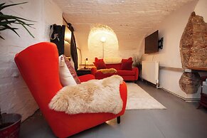 Higgihaus Apt1 36 37 Royal York Cres