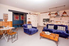 Higgihaus Apt1 36 37 Royal York Cres