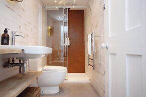 Higgihaus Apt1 36 37 Royal York Cres