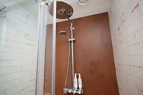 Higgihaus Apt1 36 37 Royal York Cres