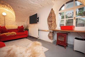 Higgihaus Apt1 36 37 Royal York Cres