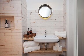 Higgihaus Apt1 36 37 Royal York Cres