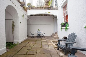 Higgihaus Apt1 36 37 Royal York Cres