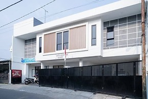 OYO 94143 Mahagoni House Syariah