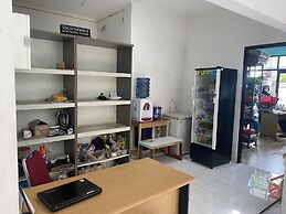 OYO 94143 Mahagoni House Syariah