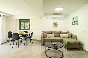 Bahai Serenity Apartment by Sea N' Rent