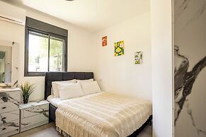 Bahai Serenity Apartment by Sea N' Rent