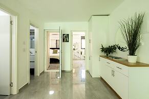 Bahai Serenity Apartment by Sea N' Rent