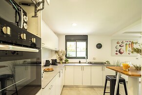 Bahai Serenity Apartment by Sea N' Rent