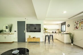 Bahai Serenity Apartment by Sea N' Rent