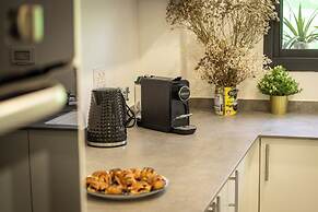 Bahai Serenity Apartment by Sea N' Rent