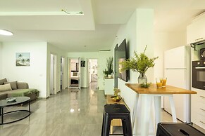 Bahai Serenity Apartment by Sea N' Rent