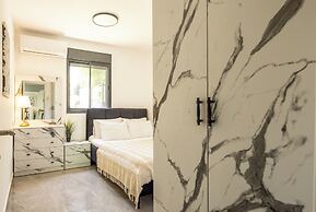 Bahai Serenity Apartment by Sea N' Rent