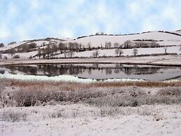 Comfortable Mobile Home in the Countryside