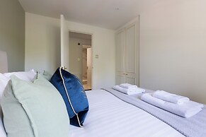 Chelsea Harbour Luxury Apartment