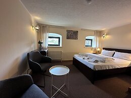 Amara-Gasthaus-Festsaal-Pension