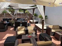 Amara-Gasthaus-Festsaal-Pension