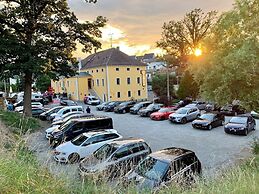 Amara-Gasthaus-Festsaal-Pension