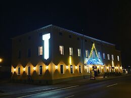 Amara-Gasthaus-Festsaal-Pension