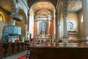 Pool House In Greenery