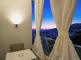 Sunset Shoreline Saranda Hotel