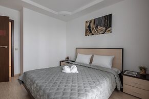 Modern 3-rooms apartment Musical Theater