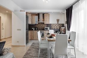 Modern 3-rooms apartment Musical Theater