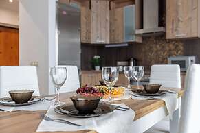 Modern 3-rooms apartment Musical Theater