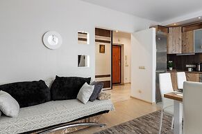 Modern 3-rooms apartment Musical Theater