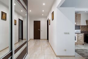 Modern 3-rooms apartment Musical Theater