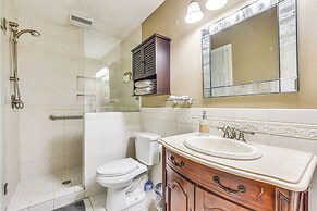 Pet-friendly Charlotte Home w/ Deck Near Uptown!