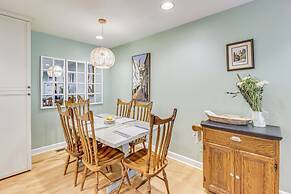 Pet-friendly Annapolis Home: Walk to Beach!