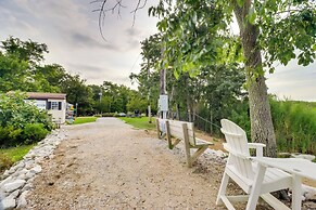 Pet-friendly Annapolis Home: Walk to Beach!