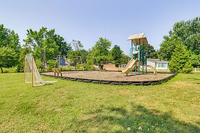 Pet-friendly Annapolis Home: Walk to Beach!