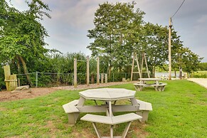 Pet-friendly Annapolis Home: Walk to Beach!