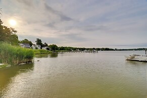 Pet-friendly Annapolis Home: Walk to Beach!