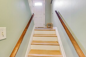 Pet-friendly Annapolis Home: Walk to Beach!