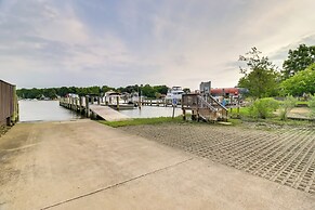 Pet-friendly Annapolis Home: Walk to Beach!