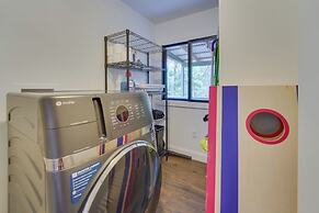 18 Mi to Grand Caverns: Cabin w/ Balcony!