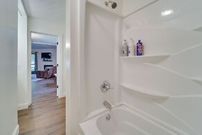 18 Mi to Grand Caverns: Cabin w/ Balcony!