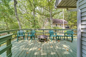 18 Mi to Grand Caverns: Cabin w/ Balcony!
