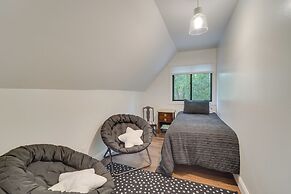 18 Mi to Grand Caverns: Cabin w/ Balcony!