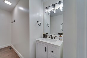 18 Mi to Grand Caverns: Cabin w/ Balcony!